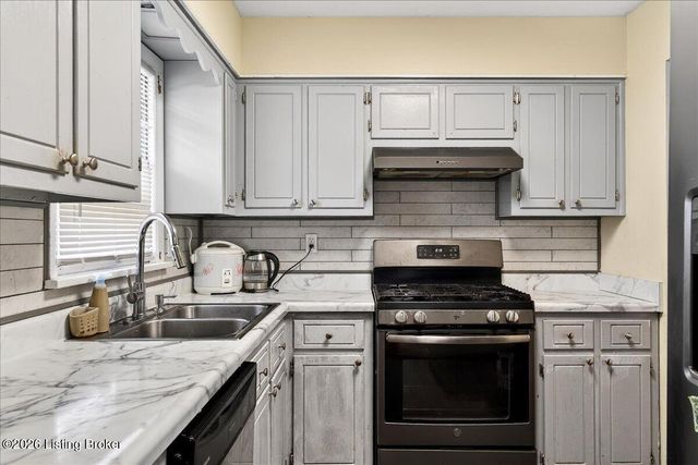 5500 Raymary Dr, Louisville, KY 40272