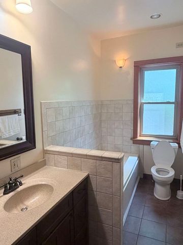 5559 S Blackstone Avenue 2, Chicago, IL 60637