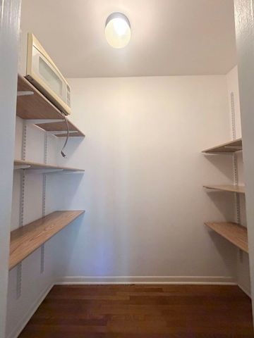 5559 S Blackstone Avenue 2, Chicago, IL 60637