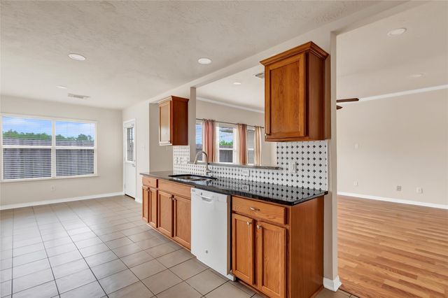 6030 Sandy Creek Drive, Baytown, TX 77523