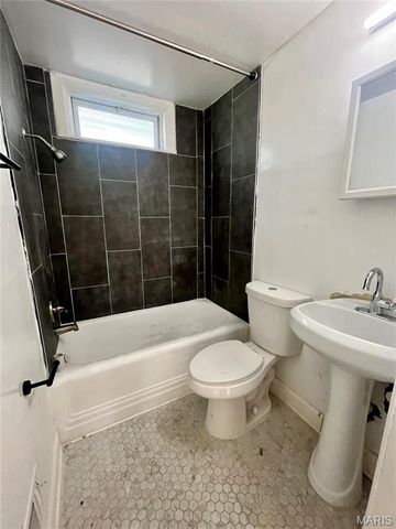 6740 Robbins Avenue, Pagedale, MO 63133