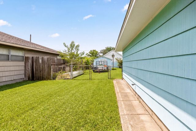 3703 Tanglebriar Drive, Pasadena, TX 77503