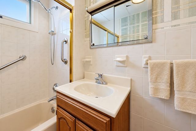 12 Kearney St, Malden, MA 02148