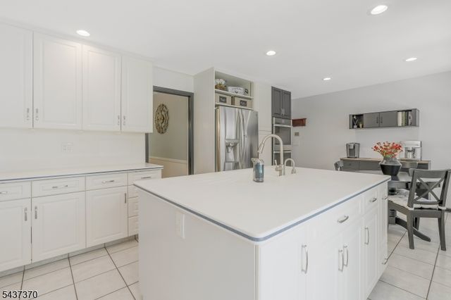 9 Grouse Road, Warren Twp., NJ 07059