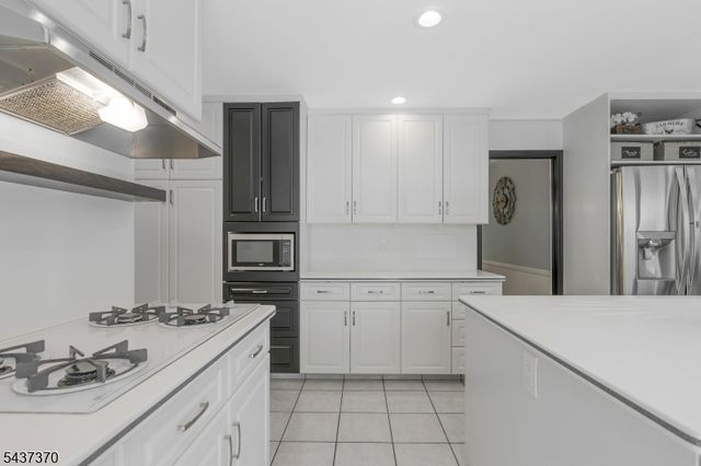 9 Grouse Road, Warren Twp., NJ 07059
