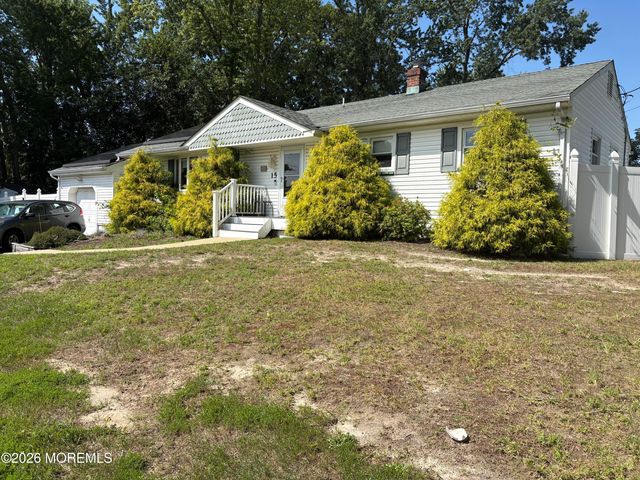 15 Lake Drive, Howell, NJ 07731