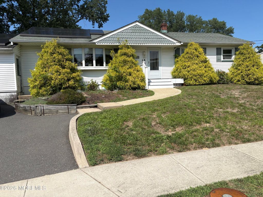 15 Lake Drive, Howell, NJ 07731