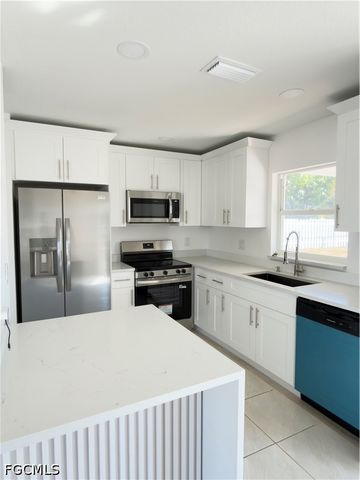 140 SE 17th TER, Cape Coral, FL 33990