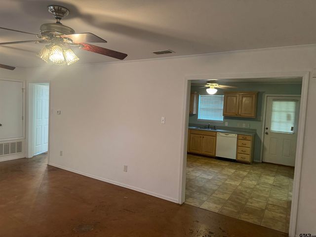 16444 Lakeview Cir, Whitehouse, TX 75791