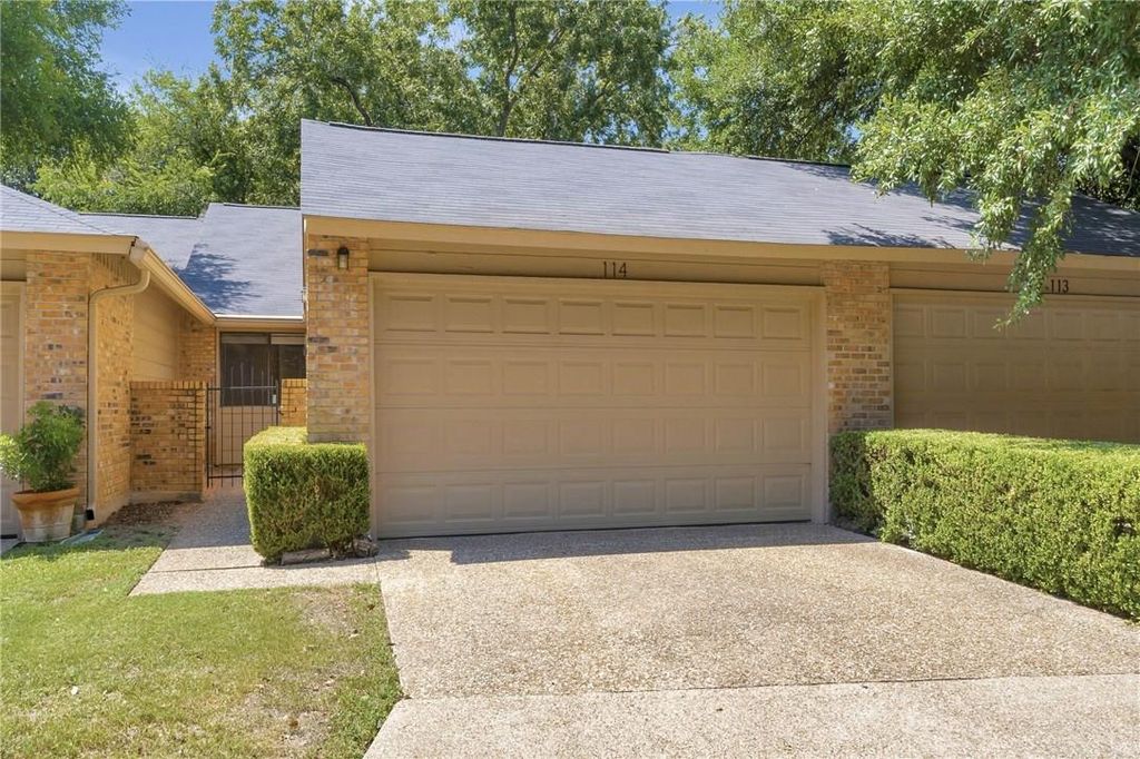 7211 Lakewood DR D-114, Austin, TX 78750