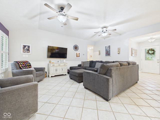 35 W Estate Street, Anderson, IN 46013