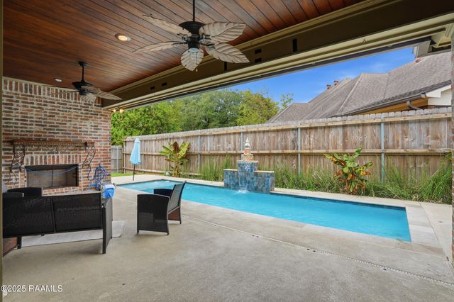 105 Wedge Drive, Broussard, LA 70518