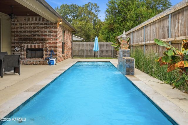 105 Wedge Drive, Broussard, LA 70518