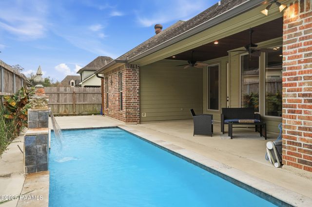 105 Wedge Drive, Broussard, LA 70518