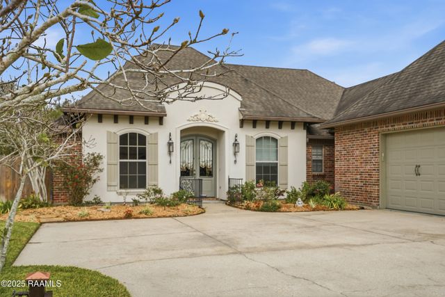 105 Wedge Drive, Broussard, LA 70518