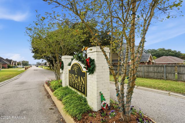 105 Wedge Drive, Broussard, LA 70518