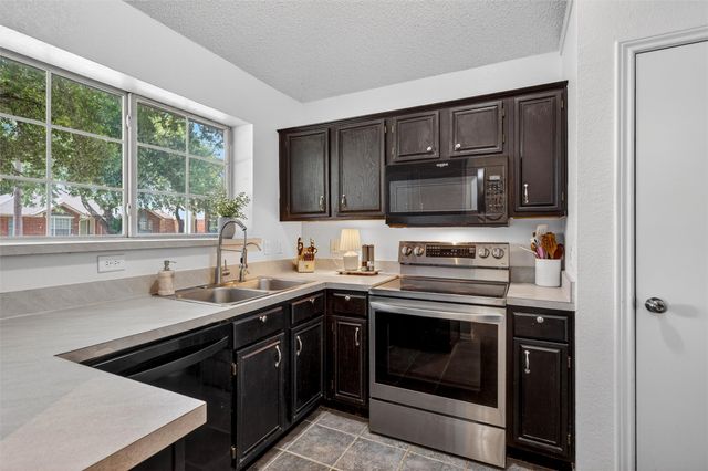 1111 Old Knoll Drive, Wylie, TX 75098