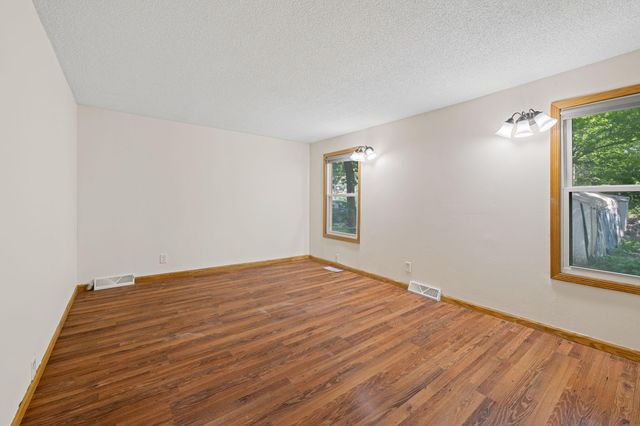 1331 4th Street E, Saint Paul, MN 55106