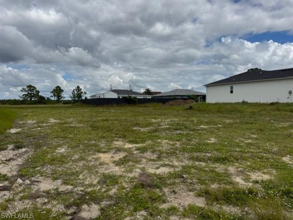 1015 Kismet PKWY W, CAPE CORAL, FL 33993 — photo 4