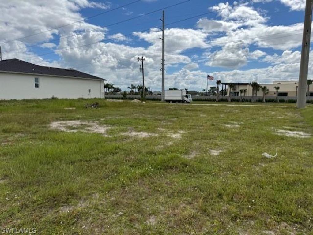 1015 Kismet PKWY W, CAPE CORAL, FL 33993 — photo 5