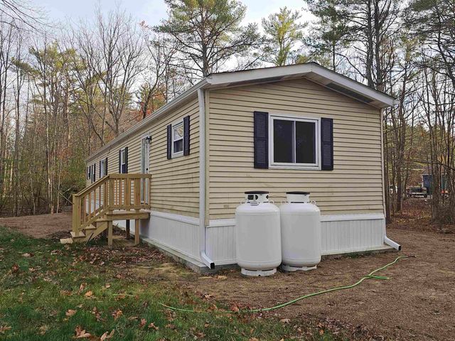 11 Gray Road, Barnstead, NH 03225