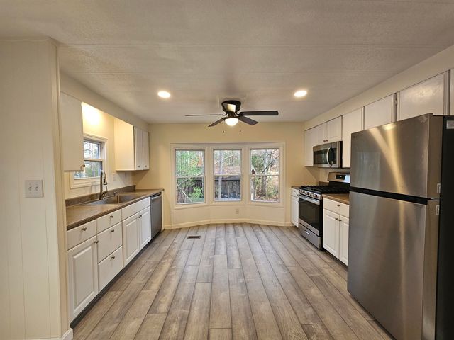 11 Gray Road, Barnstead, NH 03225