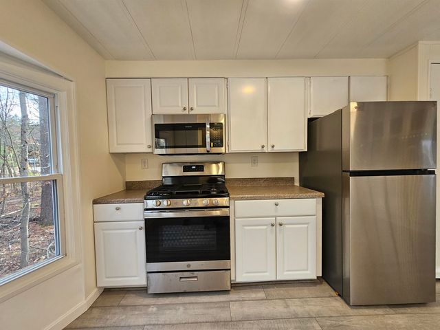 11 Gray Road, Barnstead, NH 03225