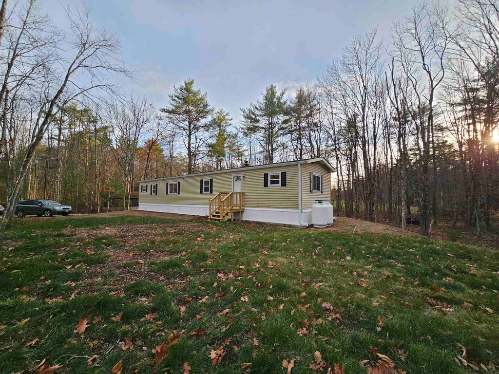 11 Gray Road, Barnstead, NH 03225