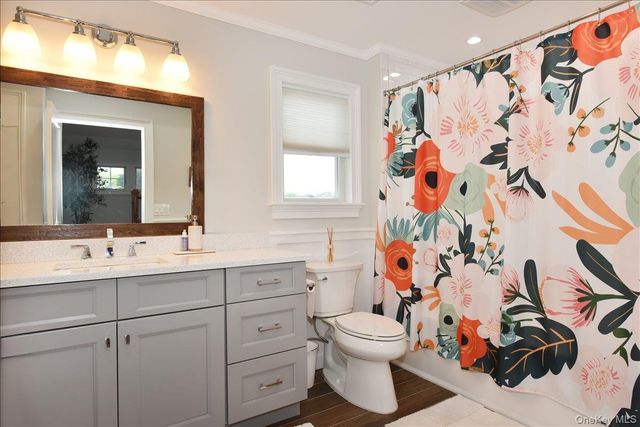 28 Red Oak Place, Massapequa, NY 11758