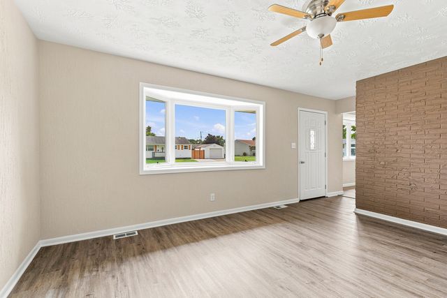 391 33rd Avenue Court, East Moline, IL 61244