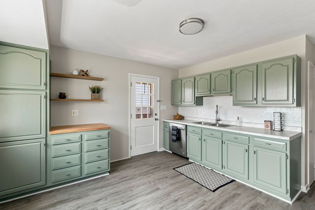 391 33rd Avenue Court, East Moline, IL 61244
