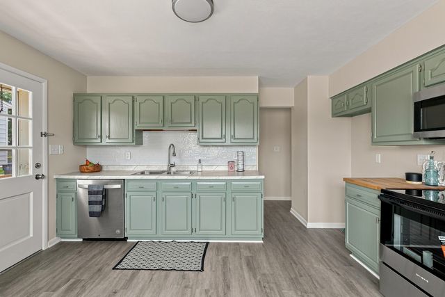 391 33rd Avenue Court, East Moline, IL 61244