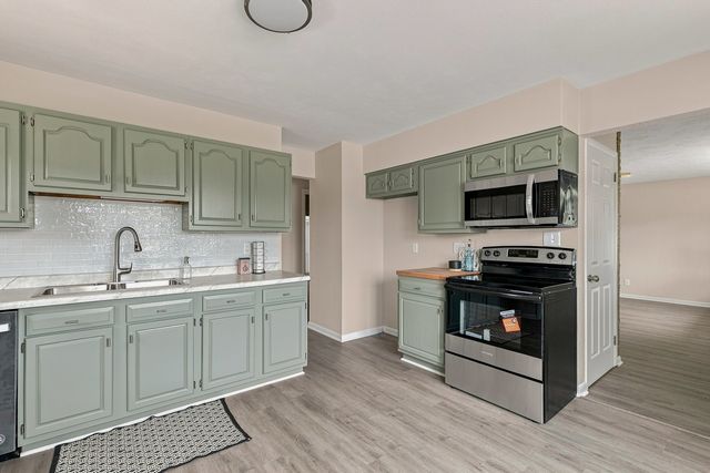 391 33rd Avenue Court, East Moline, IL 61244
