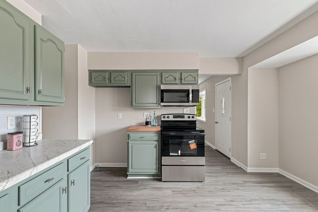 391 33rd Avenue Court, East Moline, IL 61244