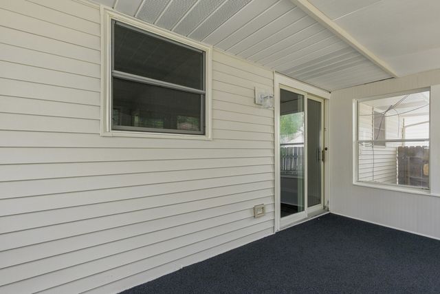 391 33rd Avenue Court, East Moline, IL 61244