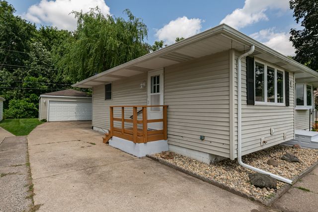 391 33rd Avenue Court, East Moline, IL 61244