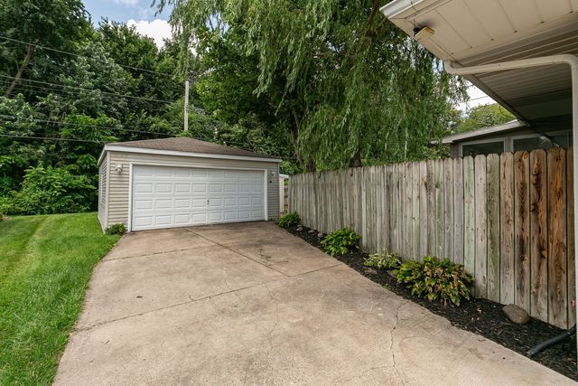 391 33rd Avenue Court, East Moline, IL 61244