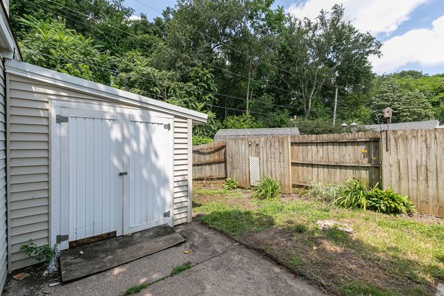 391 33rd Avenue Court, East Moline, IL 61244