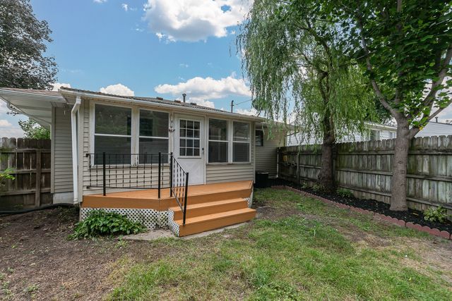 391 33rd Avenue Court, East Moline, IL 61244