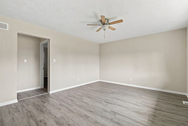 391 33rd Avenue Court, East Moline, IL 61244
