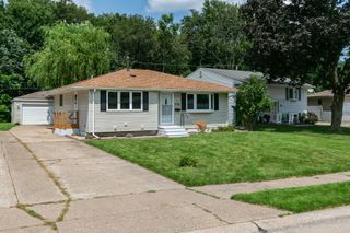 391 33rd Avenue Court, East Moline, IL 61244