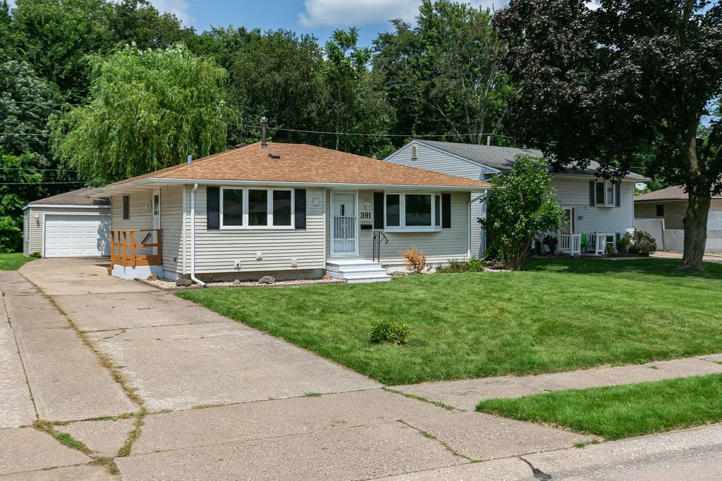 391 33rd Avenue Court, East Moline, IL 61244