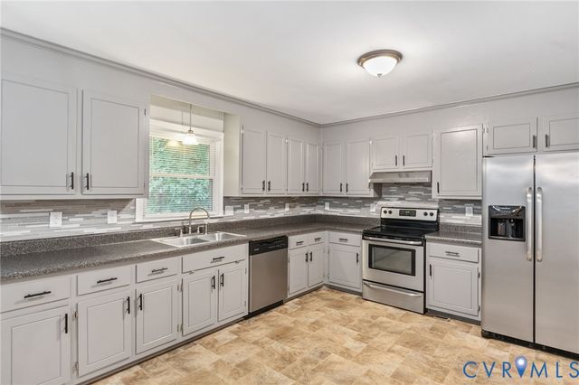 14203 Sonnenburg Dr, Chesterfield, VA 23831