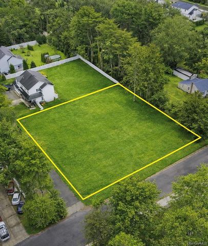 85 N Howell Avenue, Centereach, NY 11720