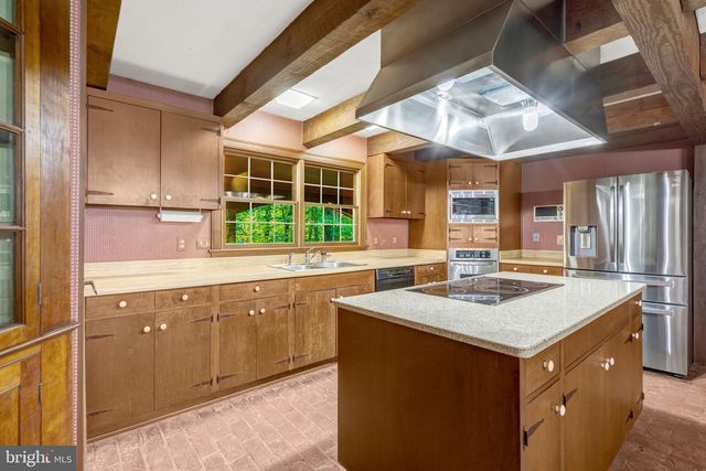 7430 CLIFTON RD, Clifton, VA 20124