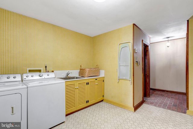 7430 CLIFTON RD, Clifton, VA 20124