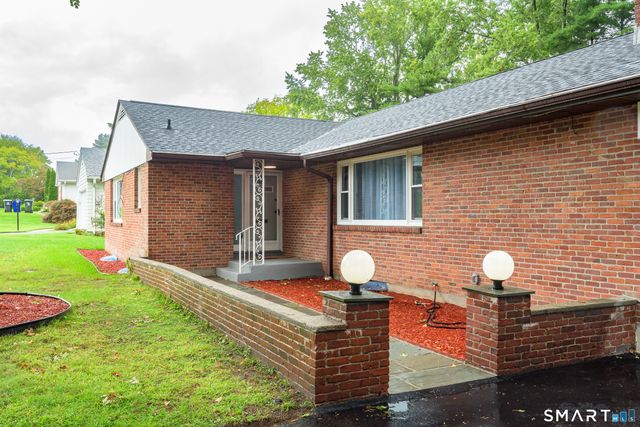 8 Lincoln Avenue, West Hartford, CT 06117