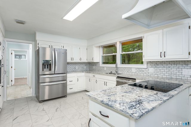 8 Lincoln Avenue, West Hartford, CT 06117