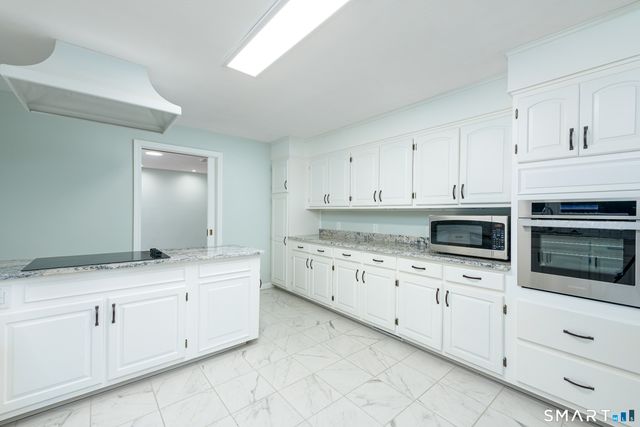 8 Lincoln Avenue, West Hartford, CT 06117