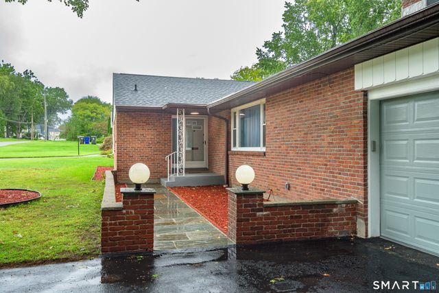 8 Lincoln Avenue, West Hartford, CT 06117
